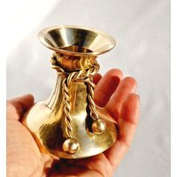 Handgemachter Vintage Kerzenhalter Aus Messing Mit Schleifendetail von VintageThingsEurope