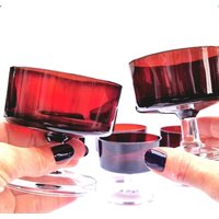 Sektgläser Rubin Glas. Vintage Luminarc, Frankreich von VintageThingsEurope