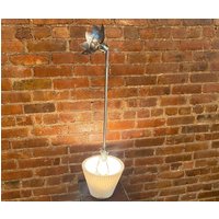 Upside Down Lampe - Männerhöhle Frauenhöhle Drehung Des Kopfes Pflanzenkunst Steampunk Stahllicht Recycling Lampe von VintageTool2Nature