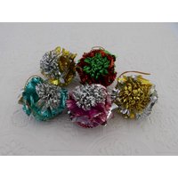 Vintage Mid-Century Weihnachtliche Foliendekoration Lot von VintageJoyForAll