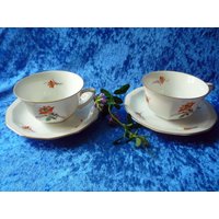2 Alte Teetassen Mit Untertassen Aus Den 1960Er Jahren/Kaffee Tassen Tee Kaffeetassen - Von Volkstedt Rudolfstadt Vintage von VintageTroedlerei