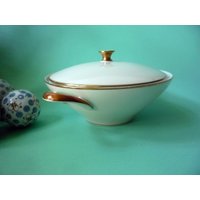 Alte Suppenterrine Aus Den 1940Er Jahren - Suppen Schüssel, Ragoutschüssel, Terrine Von Winterling Röslau, Bavaria Vintage Alte Suppenterrine Aus Den 1940Er Jahren - Suppen Schüssel, Ragoutschüssel, Terrine Von Winterling Röslau, Bavaria Vintage von VintageTroedlerei