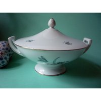 Alte Suppenterrine Mit Grüne Rosen Muster Aus Den 1970Ern - Suppen Schüssel, Ragout Terrine, Königl. Pr. Tettau Vintage Alte Suppenterrine Mit Grüne Rosen Muster Aus Den 1970Ern - Suppen Schüssel, Ragout Terrine, Königl. Pr. Tettau Vintage von VintageTroedlerei