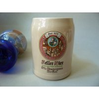 Alter Bierkrug St. Georgen Kellerbier, 0, 5 Liter, Seidel, Humpen, Steinzeug, 1980Er Jahre - Vintage Alter Bierkrug St. Georgen Kellerbier, 0, 5 Liter, Seidel, Humpen, Steinzeug, 1980Er Jahre - Vintage von VintageTroedlerei