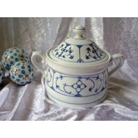 Blau Weiße Suppenterrine, Indisch Blau, Strohblume, Aus Den 1970Ern - Suppen Schüssel, Ragout Terrine, Winterling Vintage Blau Weiße Suppenterrine, Indisch Blau, Strohblume, Aus Den 1970Ern - Suppen Schüssel, Ragout Terrine, Winterling Vintage von VintageTroedlerei