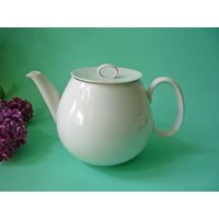 Weiße Teekanne Raymond Loewy Design Von Rosenthal - Kaffeekanne Tee Kanne Kaffee Porzellan Ca. 1 Liter Vintage von VintageTroedlerei