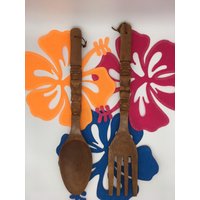 Vintage Geschnitzter Tiki Holzlöffel Und Gabel Wandbehang von VintageVesselFinds