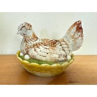 Antike Butterdose Butterhuhn Aus Opalglas Frankreich Antike Butterdose Butterhuhn Aus Opalglas Frankreich von VintageVonPetra