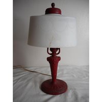 Antike Rote Boudoir Schreibtisch Lampe Metall Floral Korb Weiß Glas Schatten Arbeiten von VintageWoofatorium