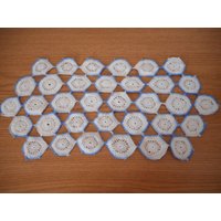 Vintage Blau Und Weiß 17 "x 8" Handgemachte Hand Häkeldeckchen Mitteldecke von VintageWoofatorium