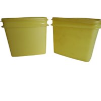 Vintage Rechteckiger Tupperware Vorratsbehälter Zitronengelb 1243 Und Deckel 1244 von VintageWoofatorium