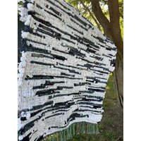 Handgewebter Teppich 36 "'x 31' in Dunkelblau Und Weiß Made The Usa Ooak "Bluehäher Im Schnee" von VintageYoungun