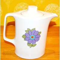 Schöne Keramik Vintage Kaffeekanne Von Hutschenreuther Novum Weiß/Lila 70Er Jahre Seventies Retro Mid Century Shabby Chic Landhausstil Schöne Keramik Vintage Kaffeekanne Von Hutschenreuther Novum Weiß/Lila 70Er Jahre Seventies Retro Mid Century Shabby Chic Landhausstil von VintageandGlory