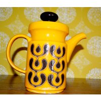 Schöne Vintage Wächtersbach Keramik Kaffee Kanne Gelb /Braun Retro Kaffeekanne Coffee Pot Porcelain Wgp Dishes Retro Seventies von VintageandGlory