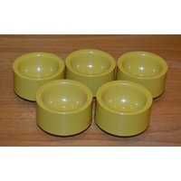 Vintage Eierbecher Egg Cups Gelb Kunststoff 70Er Jahre Retro Mid Century Shabby Chic Landhausstil von VintageandGlory