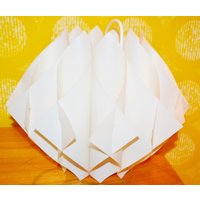 Vintage Hängelampe Von Zicoli Leuchten Weiß Seventies Space Age Made in Italy Retro Lamb 70Er Jahre von VintageandGlory