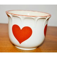 Vintage Kleiner Blumentopf 70Er Jahre Rot Weiß Herz Übertopf Seventies Retro Design Plant Pot Heart Mid Century Landhausstil Shabby Chic Vintage Kleiner Blumentopf 70Er Jahre Rot Weiß Herz Übertopf Seventies Retro Design Plant Pot Heart Mid Century Landhausstil Shabby Chic von VintageandGlory