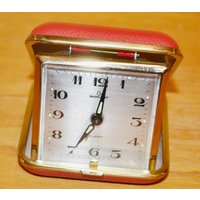 Vintage Reise Wecker Von Europa Rot/Weiß Aus Den 70Er Jahre Mid Century Retro Rockabilly Shabby Chic Alarm Clock von VintageandGlory