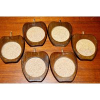 Vintage Untersetzer Teak Holz /Kork Beige/Braun Mid Century Apfel Shabby Chic 70Er Jahre Retro Coasters Vintage Untersetzer Teak Holz /Kork Beige/Braun Mid Century Apfel Shabby Chic 70Er Jahre Retro Coasters von VintageandGlory