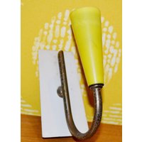 Vintage Wandleuchte Gelb 50Er Jahre Kunststoff/ Metall Retro Mid Century Rockabella Rockabilly Shabby Chic Landhausstil von VintageandGlory