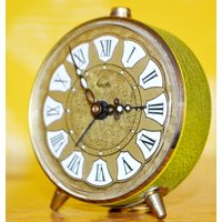 Vintage Wecker Retro Design 50Er Jahre Grün /Weiß Mid Century Rockabilly Shabby Chic Clock von VintageandGlory