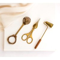 Antike Messing Kerzenlöscher, Kerzenlöscher Adventsdekor, Gold Messing, Frühlings Dekor Gold, Dochtschere Messing Ostern Antike Messing Kerzenlöscher, Kerzenlöscher Adventsdekor, Gold Messing, Frühlings Dekor Gold, Dochtschere Messing Ostern von VintagebyTigerlilly