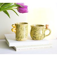 Vintage Handgemacht Gesprenkelte Tasse, Gelbe Schlangentasse, Eichhörnchen Kaffeetasse, Gelb Konfetti Tiertasse Vintage Handgemacht Gesprenkelte Tasse, Gelbe Schlangentasse, Eichhörnchen Kaffeetasse, Gelb Konfetti Tiertasse von VintagebyTigerlilly