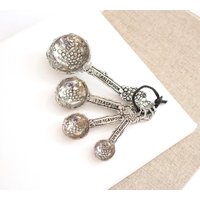 Vintage Messlöffel Set Weinreben Von Ganz, Silber Cupcake Meßlöffel Set, Ganz Backlöffel Metall Löffel Kochen Vintage Messlöffel Set Weinreben Von Ganz, Silber Cupcake Meßlöffel Set, Ganz Backlöffel Metall Löffel Kochen von VintagebyTigerlilly