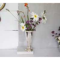 Vintage Versilberte Kelch Vase, Große Versilbert Kelchvase, Norwegen Silber Ostern Dekor, Norwegisch Blumenvase Osterdekor Vintage Versilberte Kelch Vase, Große Versilbert Kelchvase, Norwegen Silber Ostern Dekor, Norwegisch Blumenvase Osterdekor von VintagebyTigerlilly