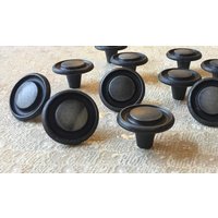 Mcm Schrankgriffe 1960Er Jahre Nos Vintage Set Mit 12 Distressed Bullseye Grau Metall Einfassung Knäufe Küche Schrank von Vintagefangirlfinds