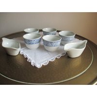 5 Vintage Becher Japan, Und 2 Soßenschälchen, Porzellan, Blau Weiß von Vintagegardenbybb