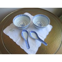 Vintage Porzellan, Asien Reisschalen, Reiskornmuster, Schalen Und Löffel von Vintagegardenbybb