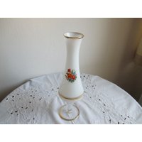 Vintage Vase, Weißes Michglas, , Goldrand, Handgemalt von Vintagegardenbybb