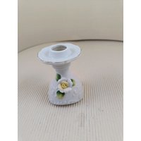 Kerzenleuchter Aus Porzellan Mit Vergoldung Und Porzellanblüten von Vintagetimeon