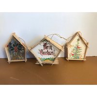 3 Vintage Zahnstocher Szene Ornamente, Handgemachte Ornamente Weihnachtsbaum, Shadow Box Ornament, Weihnachtsszene Ornament von VintagevaluablDesign