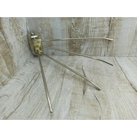 Vintage Garderobenleiste Mit 4 Haken Rustikaler Kleiderbügel Aus Aluminium Vintage Garderobenleiste Mit 4 Haken Rustikaler Kleiderbügel Aus Aluminium von VintagioUA