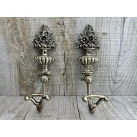 Vintage Aluminium Kleiderhaken Rustikale Blumen Handtuch Kleiderbügel, Set Mit 2 Haken Vintage Aluminium Kleiderhaken Rustikale Blumen Handtuch Kleiderbügel, Set Mit 2 Haken von VintagioUA