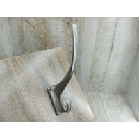 Vintage Metall Kleiderhaken Rustikale Silberne Badezimmer Handtuch Haken Vintage Metall Kleiderhaken Rustikale Silberne Badezimmer Handtuch Haken von VintagioUA