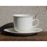2Er Set Arabia Of Finland Arctica Große Kaffeetasse Mit Untertasse Ersatztasse Entworfen Von Inkari Leivo Weißes Keramikset 1970Er Jahre von Vintegelane