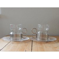 4Er Set Tsaikka Timo Sarpaneva Vintage Teegläser Mit Metallhalter Und Untertasse Design Classic Retro Home Decor/Küchendeko 1957 von Vintegelane