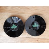5Er Set Vintage Schwarze Teller Grünes Blatt Dekor Glasplatte Strukturierte Kuchenplatte von Vintegelane