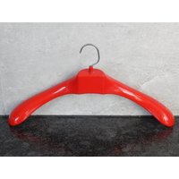 "Finnland Vintage Plastik Kleiderbügel "Majuri" "Major" Kunststoff Dekor Mit Rotem Von Sarvis Finnland." "Finnland Vintage Plastik Kleiderbügel "Majuri" "Major" Kunststoff Dekor Mit Rotem Von Sarvis Finnland." von Vintegelane