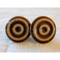Satz Von 2 Vintage Steingut Schubladengriffen 1980 Grün Farbe Schwedisch Satz Von 2 Vintage Steingut Schubladengriffen 1980 Grün Farbe Schwedisch von Vintegelane