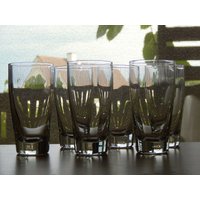Schnapsglas-Set Mit 6 Wodkagläsern, 1970Er-Jahre Design Sammlerstück Elegantes Geschirr Schnapsglas-Set Mit 6 Wodkagläsern, 1970Er-Jahre Design Sammlerstück Elegantes Geschirr von Vintegelane
