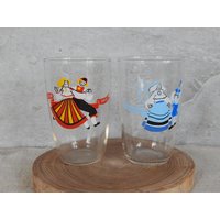 Set Mit 2 Trinkgläsern Becher Tantsupidu Tallinn 1975 Bild Glaswaren Glasbecher Cartoon Style Trinkglas von Vintegelane