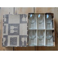 Set Mit 6 Schnapsgläsern, Wodka-Gläsern, 1970-Er Jahren Design Sammlerstück, Elegantes Geschirr Set Mit 6 Schnapsgläsern, Wodka-Gläsern, 1970-Er Jahren Design Sammlerstück, Elegantes Geschirr von Vintegelane