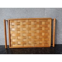 Vintage Geflochtenes Tablett Aus Holz Geflochten von Vintegelane
