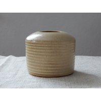 Vintage Keramikvase Beige Vase Dekovase Made in Design Retro von Vintegelane