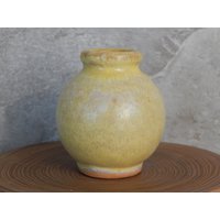 Vintage Kleine Keramikvase Gelbe Vase Dekovase Made in Design Retro von Vintegelane