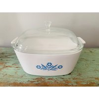 Vintage Corning Ware Blaue Kornblume 4 Qt Teller Mit Großer Kuppel Pyrex Glasdeckel von VintiqueAtticFinds